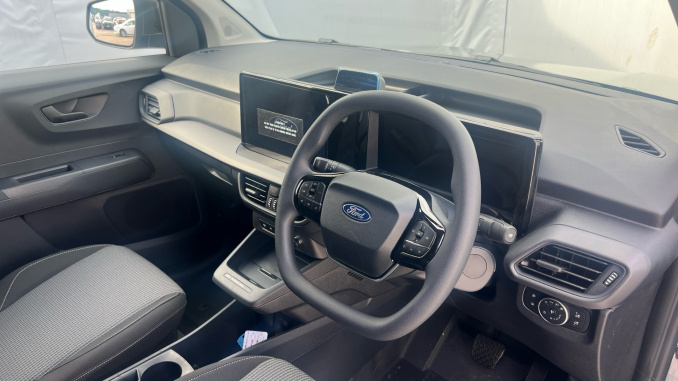 Ford Transit Courier E-Transit Courier 100kW 43kWh Trend Van Auto - Image 11
